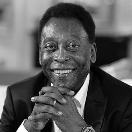 Pelé, Rei do Futebol, morre aos 82 anos em São Paulo