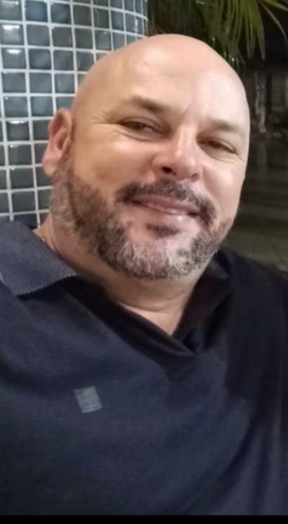 EXONERAÇÃO, GRITOS E TRAIÇÃO: O REINADO DAS ABELHAS-RAINHAS BALANÇA, MAS NÃO CAI — AINDA